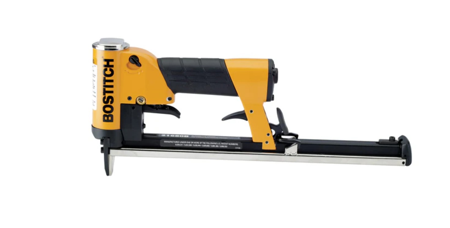Paineilmalla toimiva niittinaulain Bostitch 21680B-ALM-E