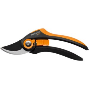 Oksasakset, ohileikkaava malli Fiskars SmartFit P68