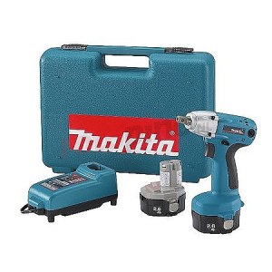 Iskuruuvinväännin Makita 6934FDWDE; 14,4 V; 2x2,6 Ah akku
