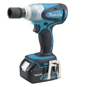 Iskumutterinväännin Makita BTW251RFJ; 18V; 2x3,0Ah akku