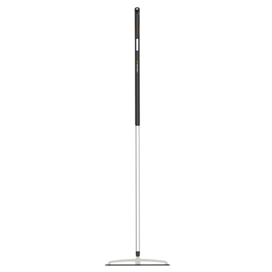 Kevyt puutarhan rautaharava Fiskars Xact M; 370 mm